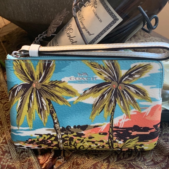 Authentic COACH Coated canvas /smooth leather Hawaiian print wristlet - Picture 3 of 8